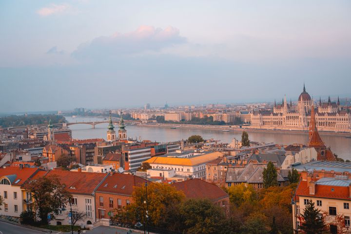 📍Budapest, Hungary: I spent my autumn here and It was magical 💝. Nature, Food, history, Architecture, Oriental Baths… 🏡